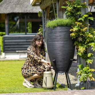 Sustainable rain barrel made with Belgian compounds in a Dutch garden